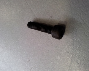 Allen screw head with internal hexagon  M4x16 DIN912 129bl